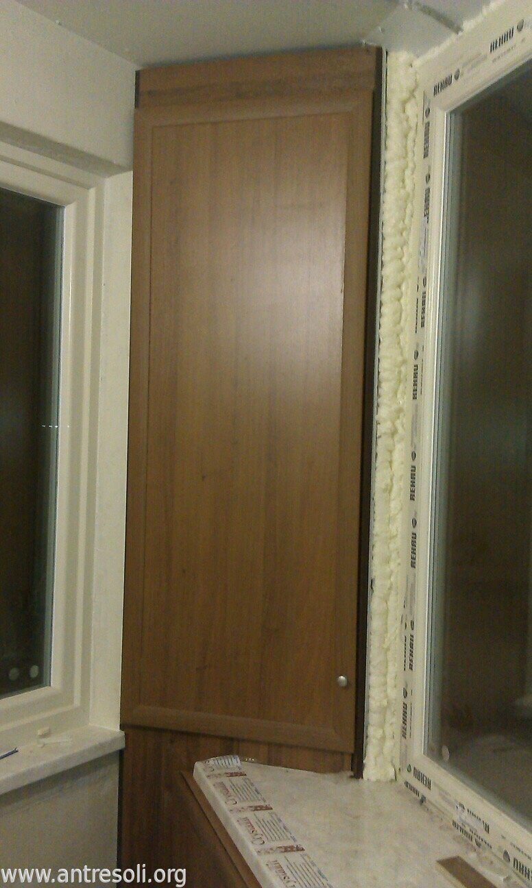 Двери в шкаф на балкон
